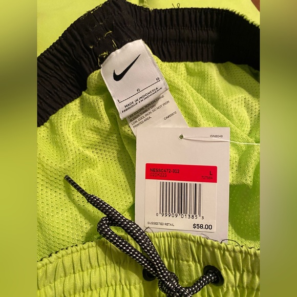 Nike Men's Logo Tape 9” Volley Swim Shorts Swimwear Green Size - Picture 2 of 5